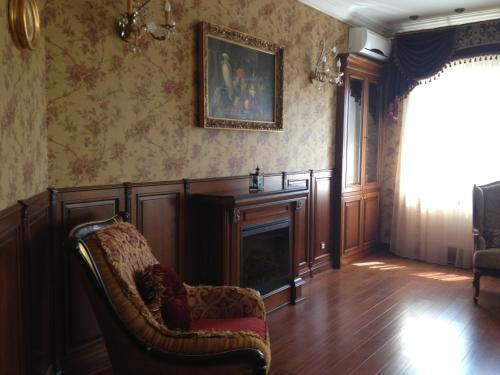 Apartment On Franzuskiy Boulevard 9