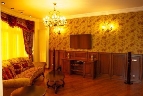 Apartment On Franzuskiy Boulevard 9