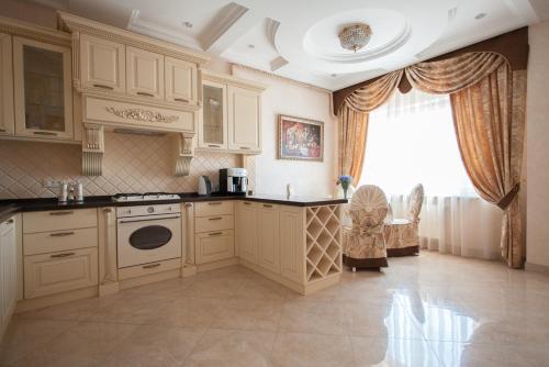 Apartment On Franzuskiy Boulevard 9