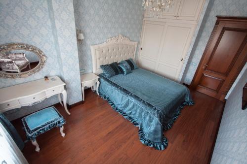 Apartment On Franzuskiy Boulevard 9