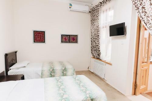 Hostal Trip.le Guest House