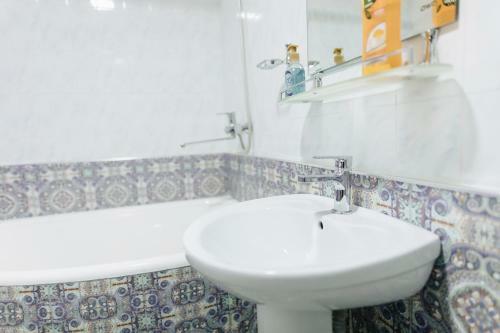 Hostal Trip.le Guest House