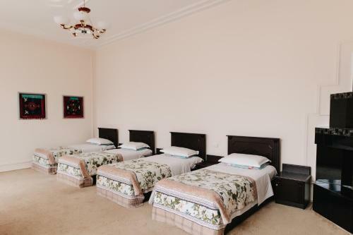 Hostal Trip.le Guest House