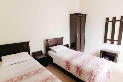 Hostal Trip.le Guest House