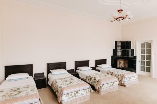 Hostal Trip.le Guest House