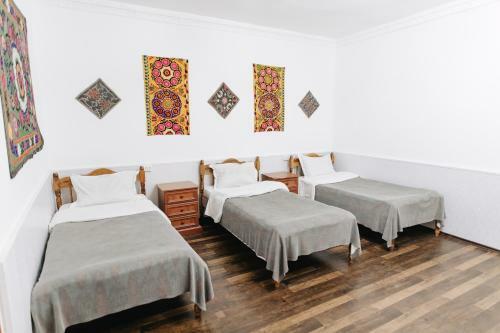 Hostal Trip.le Guest House