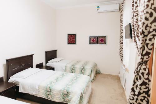 Hostal Trip.le Guest House