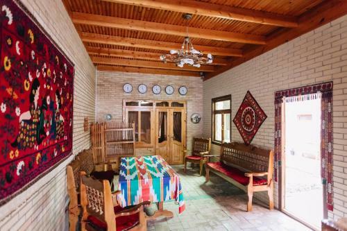 Hostal Trip.le Guest House