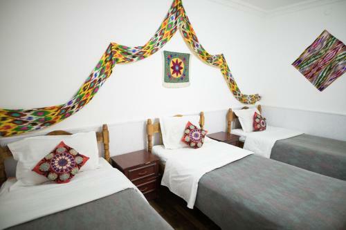 Hostal Trip.le Guest House