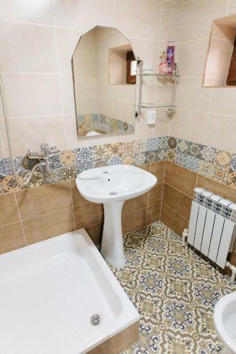 Hostal Trip.le Guest House