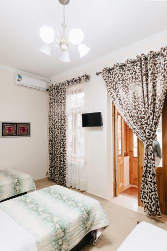 Hostal Trip.le Guest House