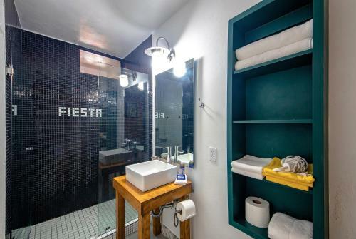 Hostal Pi�ata Pv Gay Hotel