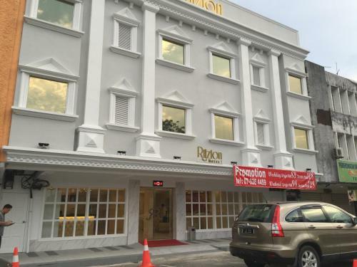 Ritzton Hotel