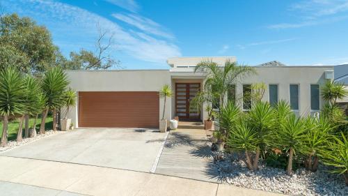 Currawong Close - Pool & Alfresco - Rejuvenate Stays