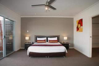 Hotel Quarterdecks Harbour Retreat
