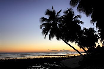 Coconut Court Beach Hotel