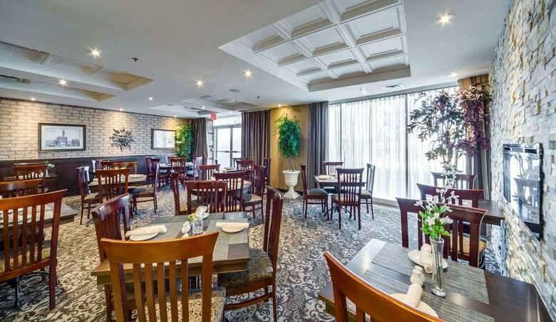 Hotel Monte Carlo Inn Airport Suites