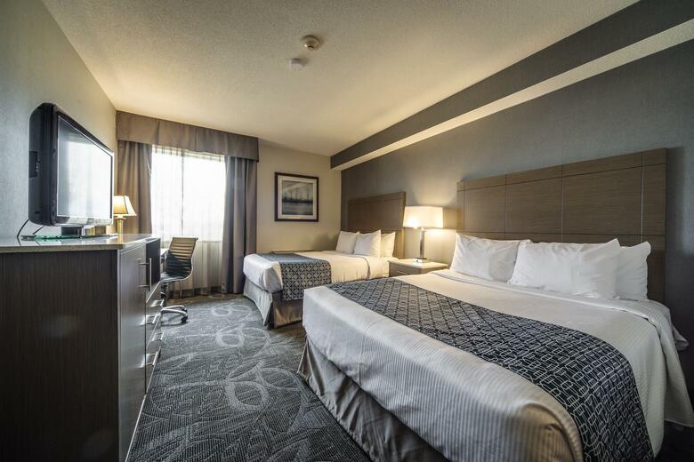 Hotel Monte Carlo Inn Airport Suites