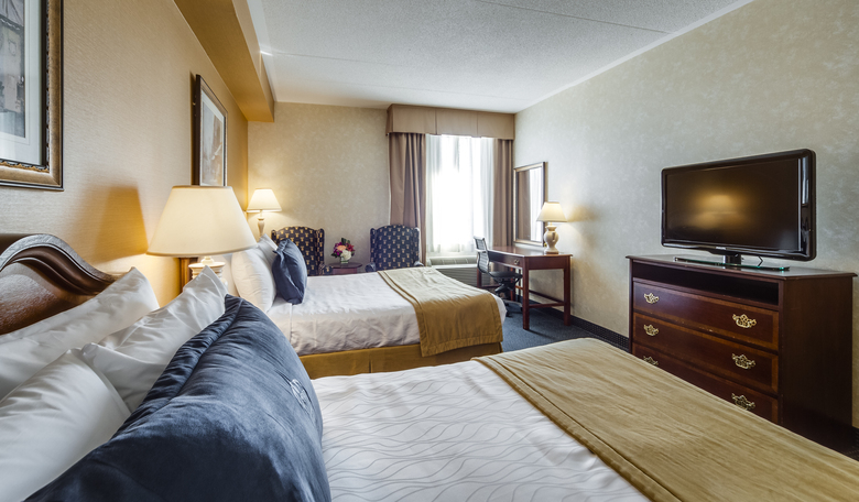Hotel Monte Carlo Inn Airport Suites