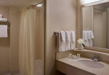 Hotel Courtyard By Marriott Toronto Airport