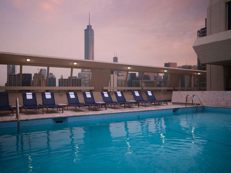 Hotel Avenue Crowne Plaza Chicago
