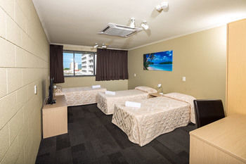 Gilligan's Backpackers Hotel And Resort