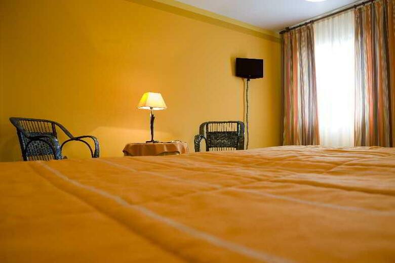 Hotel Monta�es