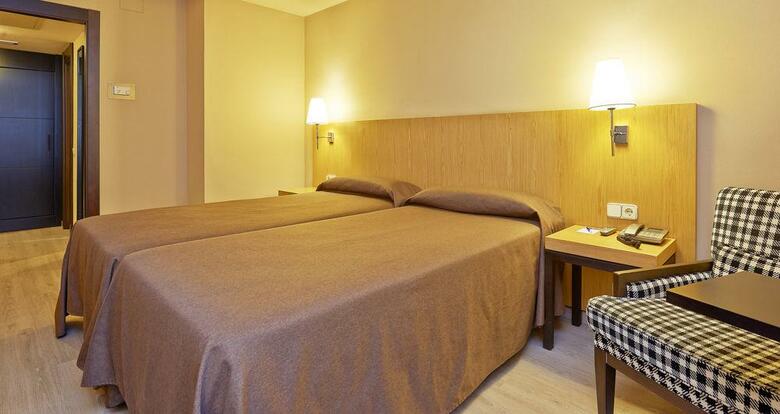 Hotel NH Pirineos