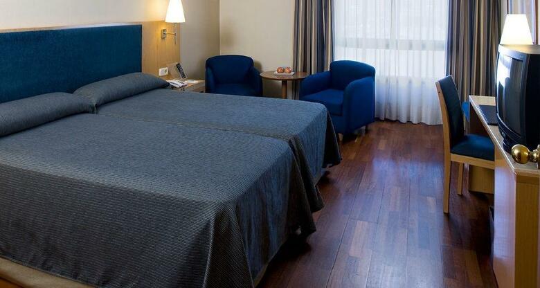 Hotel NH Pirineos