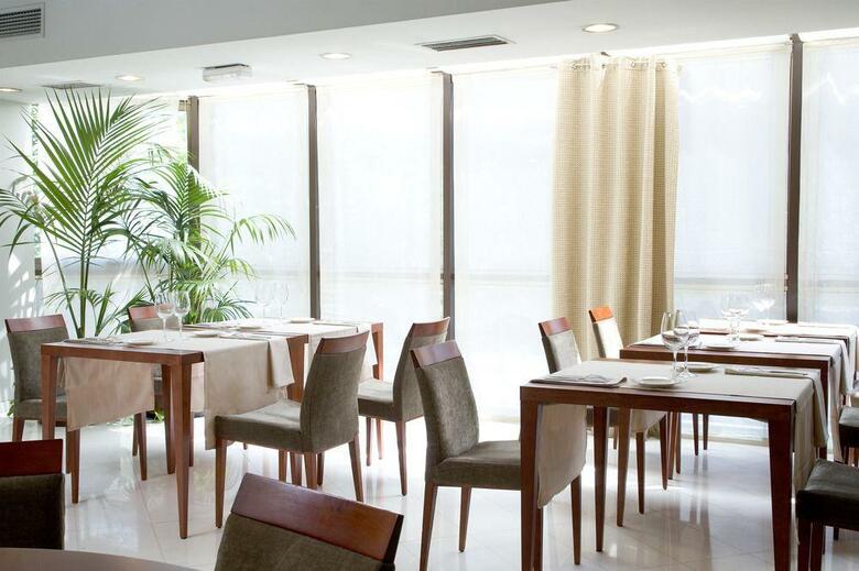 Hotel NH Pirineos