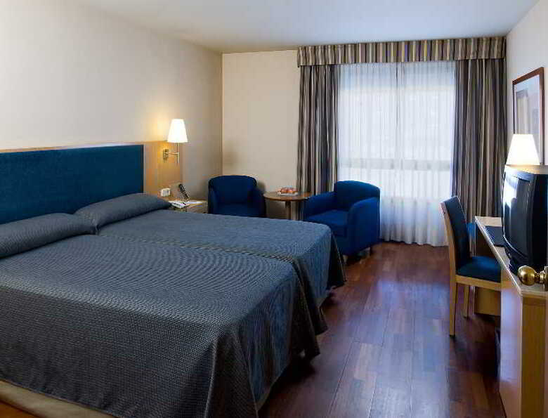 Hotel NH Pirineos