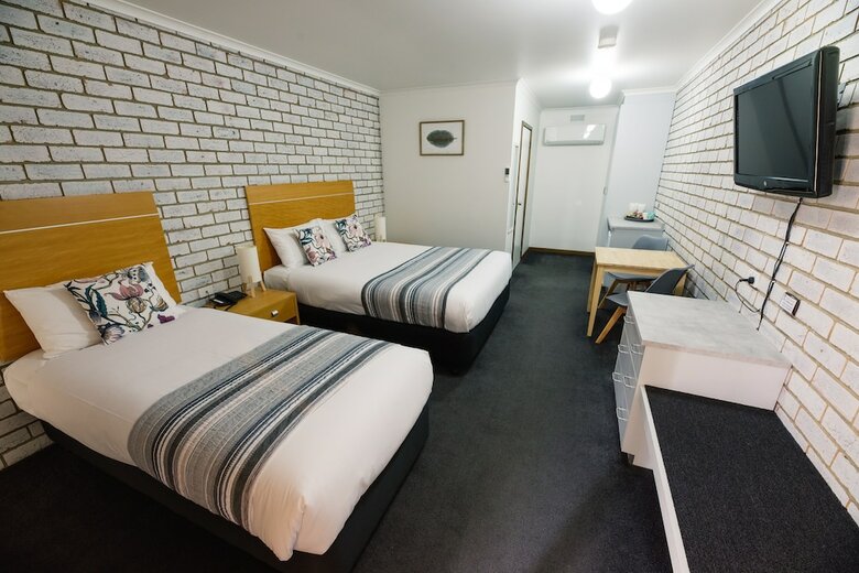 Hotel B.w Heritage Motor Inn