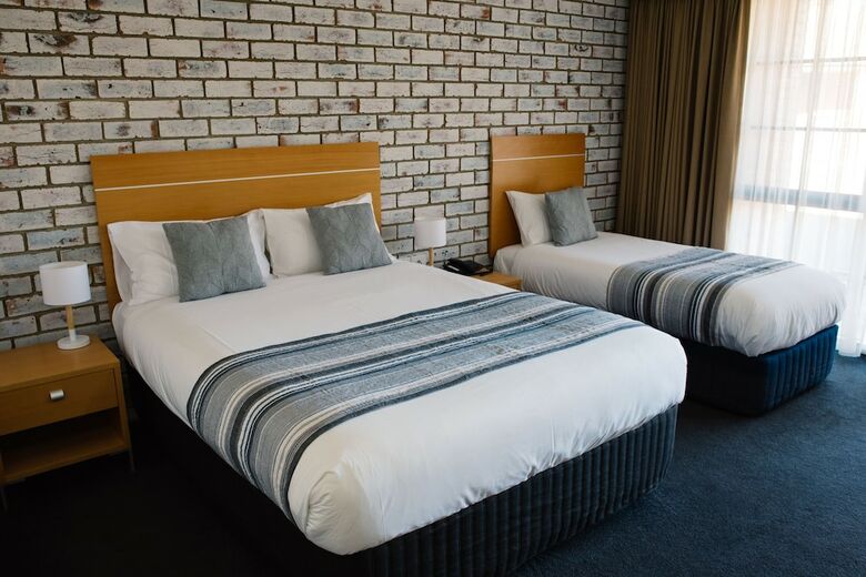 Hotel B.w Heritage Motor Inn