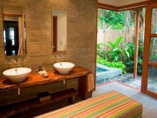 Hotel Qamea Resort  Spa