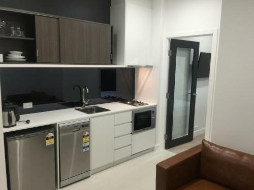 Whitehorse Apartments Hotel