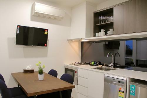 Whitehorse Apartments Hotel