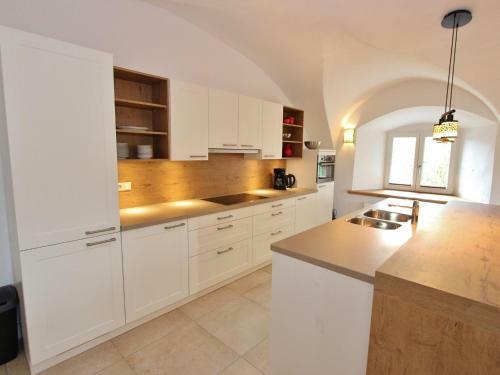 Traditional Holiday Home With Sauna In Niedernsill