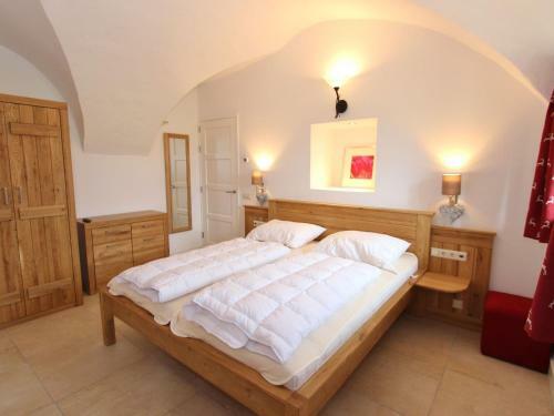 Traditional Holiday Home With Sauna In Niedernsill