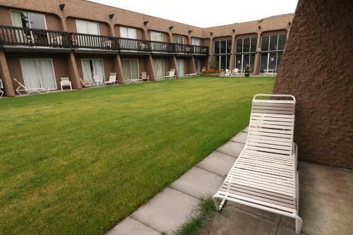 Riviera Village Green Hotel Complex