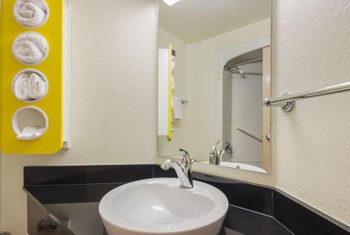 Hotel Motel 6 - Toronto East - Whitby