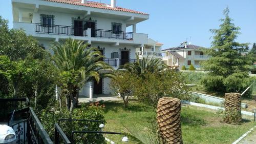 Alexandros Apartments