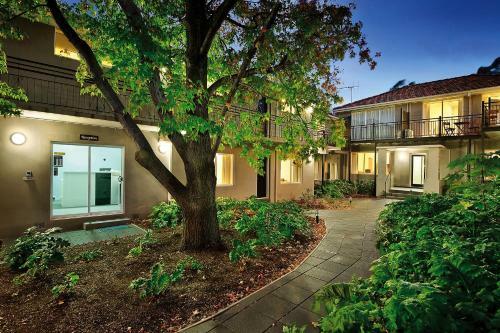 Aparthotel The Buckingham Serviced Apartment