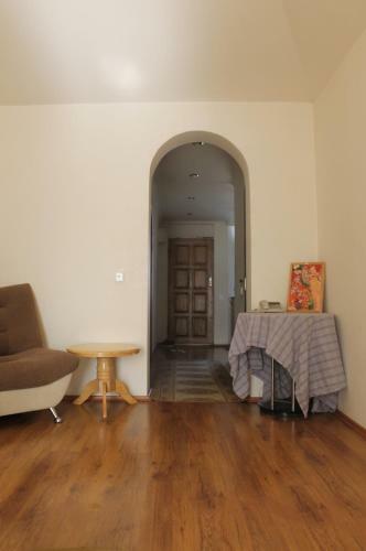 Apartment 11 At Fountains Square