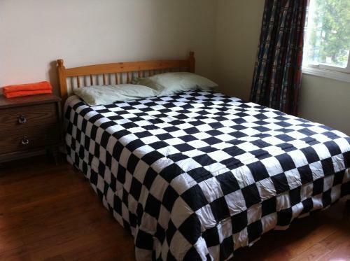 Hostal Toronto East Travelers Home