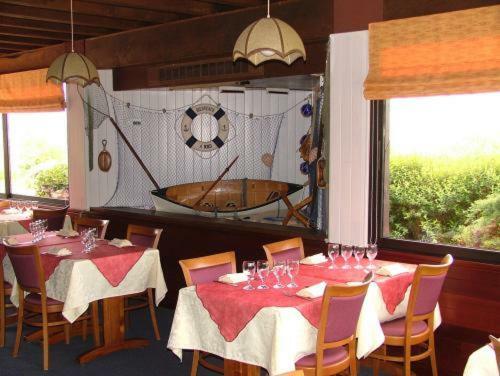 Hotel Logis Les Dineux Village
