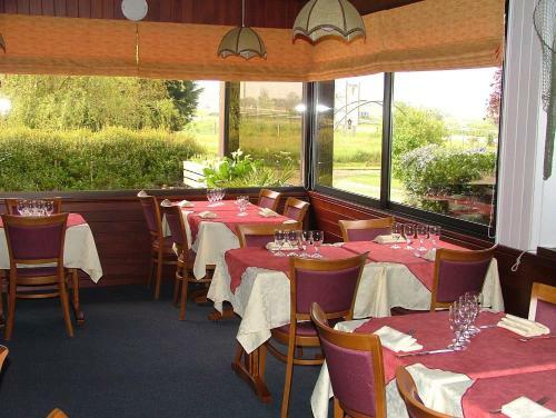 Hotel Logis Les Dineux Village