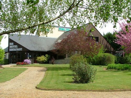 Hotel Logis Les Dineux Village