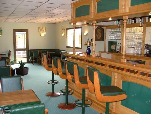 Hotel Logis Les Dineux Village