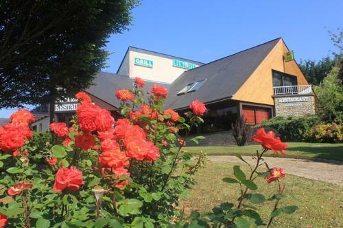 Hotel Logis Les Dineux Village
