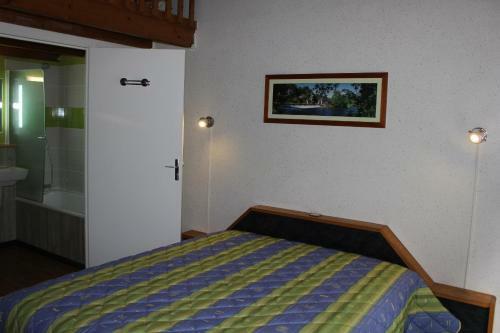 Hotel Logis Les Dineux Village